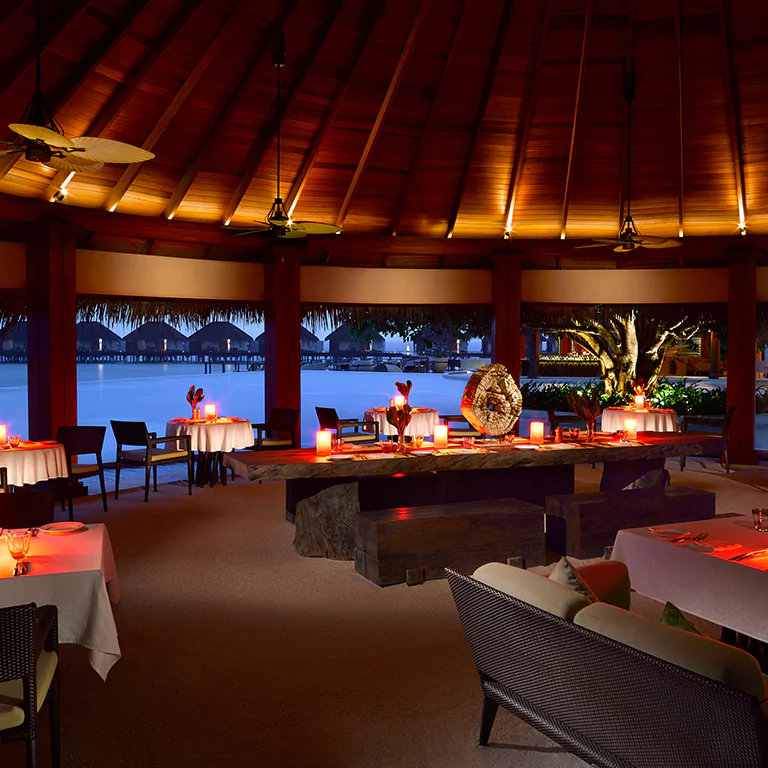 dusit-thani-maldives-dining-sea-grill