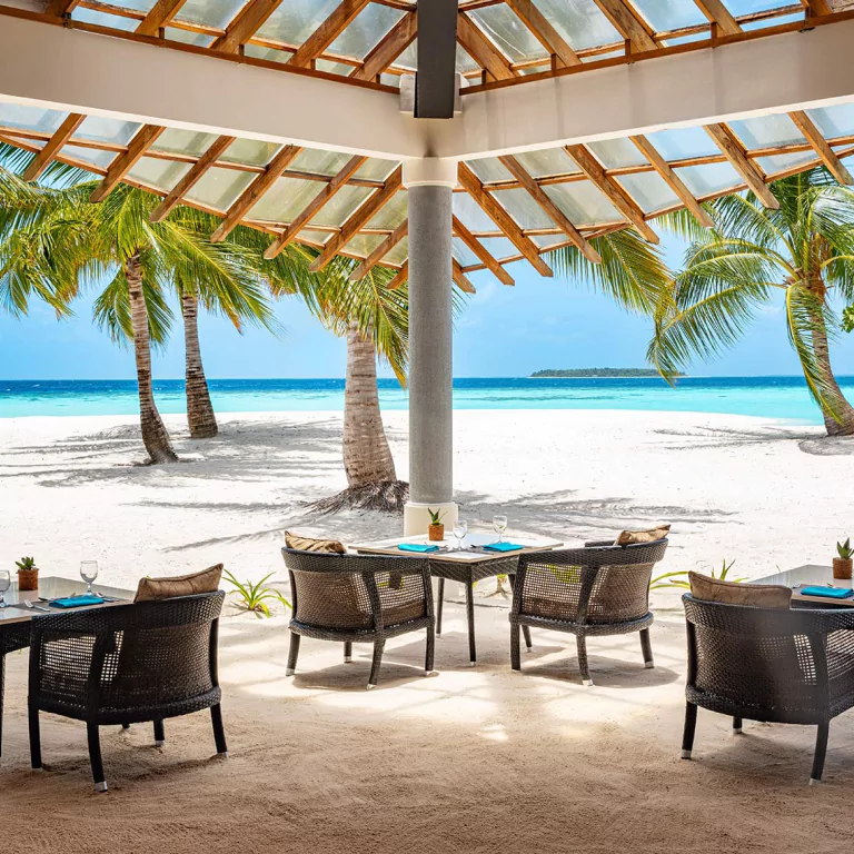 nh-collection-maldives-havodda-resort-31-reef-restaurant-1920x1137-1