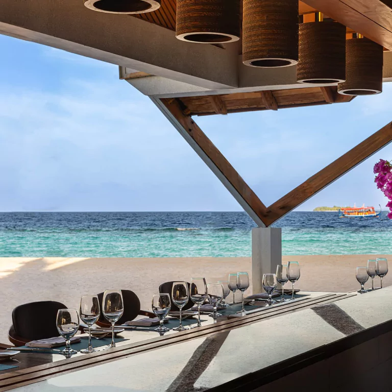 nh-collection-maldives-havodda-resort-32-surf-restaurant-1920x1137-1