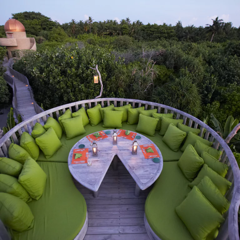 soneva-fushi-star-table-at-fresh-in-the-garden-by-joerg-sundermann